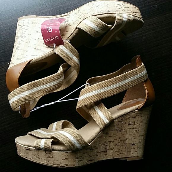New tan wedges - Picture 2 of 3